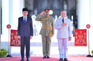 Prime Minister Muhammad Shehbaz Sharif and Prime Minister of Malaysia Dato' Seri Anwar Ibrahim at the Guard of Honor ceremony held at the Prime Minister's House.