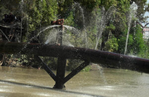 Youngster bathing from leakage water supply pipeline at Chenal mori canal.