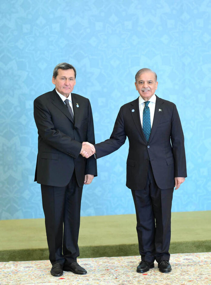 Prime Minister Muhammad Shehbaz Sharif receiving the Vice President of Turkmenistan H.E. Rasit Meredow at the venue of the 23rd SCO Council of Heads of Government