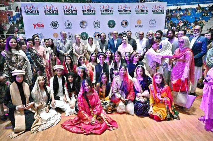 Federal Secretary, MoFE&PT, Mohyuddin Ahmad Wani in a group photograph with Ambassador of Austria to Pakistan Ms. Andrea Wicke, Chairman HEC Mukhtar Ahmed and students during the closing ceremony of 3-day 