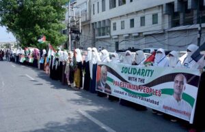 Expressing solidarity with the people of Gaza and Palestine, the women and children of Jamaat-e-Islami are forming a human hands' chain on Faisalabad's Kotwali Road