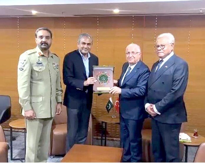 Federal Minister for Interior Mohsin Naqvi presenting souvenir to Turkiye Minister of National Defense Yasar GÜLER