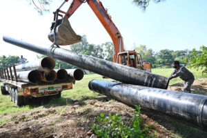 SNGPL workers load heavy gas pipes onto a delivery truck at the greenbelt in G-5,for installing and ensuring uninterrupted gas supply for the federal capital.