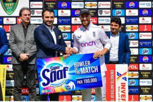 APP20-111024 MULTAN: October 11-England's Jack Leach shines receives the Best Bowler of the Match award after winning the first Test cricket match between Pakistan and England. England beat Pakistan by an innings and 47 runs in the first Test. APP/QSM/MAF/FHA/SSH APP21-111024 MULTAN: October 11 - England's batter Harry Brook receiving Best Player of the Match after winning innings with 47-run victory over Pakistan in the first Test. APP/QSM/MAF/FHA/SSH