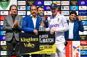 APP20-111024 MULTAN: October 11-England's Jack Leach shines receives the Best Bowler of the Match award after winning the first Test cricket match between Pakistan and England. England beat Pakistan by an innings and 47 runs in the first Test. APP/QSM/MAF/FHA/SSH APP21-111024 MULTAN: October 11 - England's batter Harry Brook receiving Best Player of the Match after winning innings with 47-run victory over Pakistan in the first Test. APP/QSM/MAF/FHA/SSH