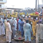 A large number of shopkeeper participating in the bidding of bananas at the Fruit Market