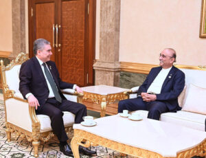 President Asif Ali Zardari in a meeting with the National Leader of the Turkmen People and Chairman of the Halk Maslakhaty (Peoples Council) of Turkmenistan, Gurbanguly Berdimuhamedov.