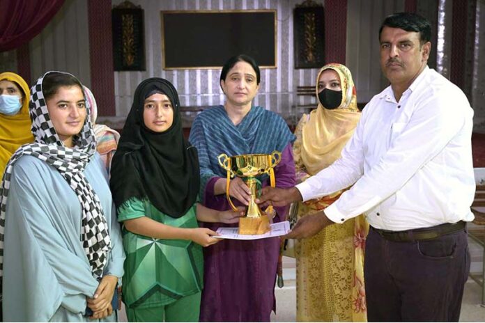 Principal Government Graduate College for Girls Chandni Chowk Dr. Safana Shaheen and Director Sports Education Board Roshan Zameer awarding winner trophy of Intercollegiate Table-Tennis Tournament organized by Sargodha Education Board at Government Graduate College for Girls, Chandni Chowk