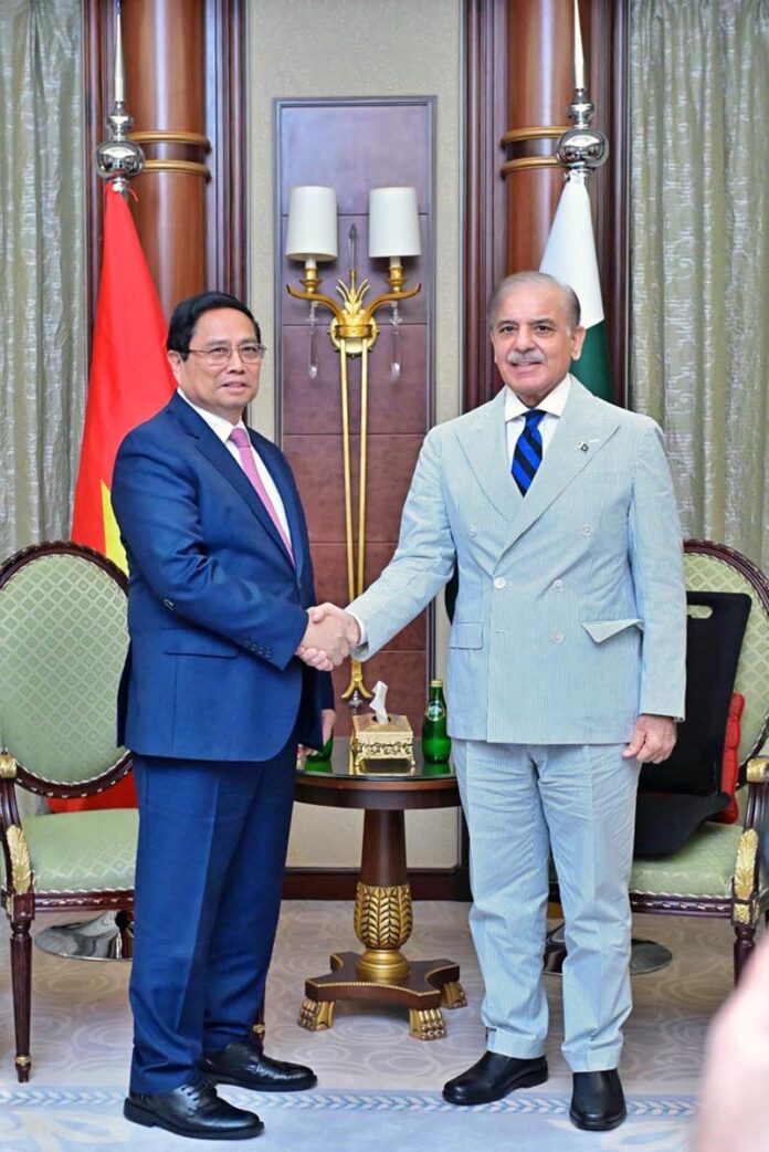 Prime Minister Muhammad Shehbaz Sharif meets Prime Minister Pham Minh Chinh of Vietnam on the sidelines of the 8th Future Investment Initiative (FII) Conference