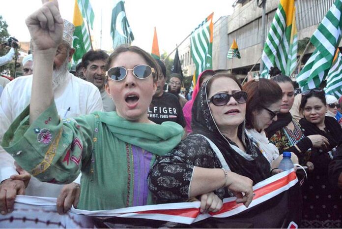 PPP leader Sharmila Farooqui along with other participants of the All Parties Hurriyat Conference participate in rally and chant slogans against Indian atrocities in IIOJK on Kashmir Black Day