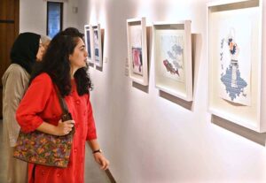 Art enthusiasts keenly observing the collaborative exhibition titled “Diptych” by artists Sarah Hopkins and Muhammad Atif Khan at Tanzara Gallery Saidpur Village in the Federal Capital.