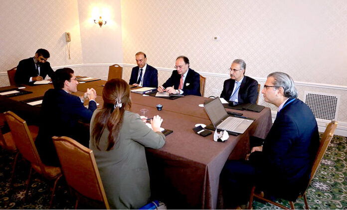 Federal Minister for Finance and Revenue, Muhammad Aurangzeb, meets with Andrew Torre, Regional President for VISA