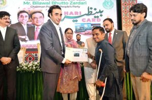 Chairman Pakistan People's Party, Bilawal Bhutto Zardari distributing Benazir Hari Cards to the farmers in a ceremony at the Chief Minister House. PPP Women's Central President Faryal Talpur, Sindh Chief Minister Syed Murad Ali Shah and Sindh Agriculture Minister Sardar Muhammad Bakhsh Khan Meher is also present.