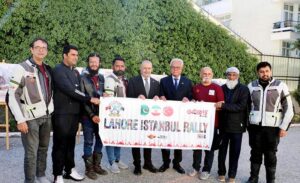 Ambassador of Pakistan to Turkiye, Dr. Yousaf Junaid in a group photograph with motorcyclists from Cross Route Club Pakistan