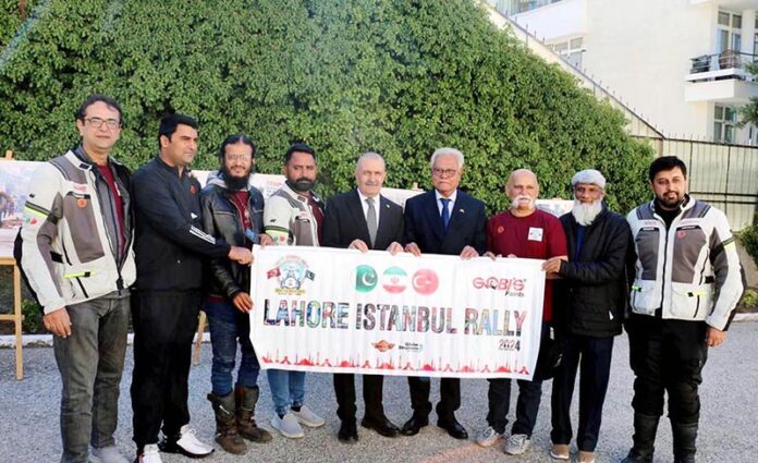 Ambassador of Pakistan to Turkiye, Dr. Yousaf Junaid in a group photograph with motorcyclists from Cross Route Club Pakistan