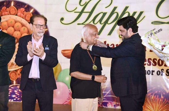 Sindh Governor Kamran Tessori confers Gold Medal to renowned writer Anwar Maqsood at Governor House