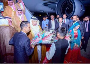 Children wave flags of Pakistan and Saudi Arabia, warmly welcoming the Saudi delegation led by Investment Minister H.E. Eng. Khalid bin Abdulaziz Al-Falih upon their arrival at Noor Khan Airbase. The 129-member delegation was greeted by Federal Ministers Jam Kamal Khan, Abdul Aleem Khan and Musadik Masood Malik.