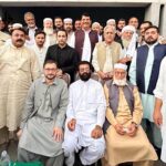 Federal Minister for States and Frontier Regions and President PML-N KP, Engr Amir Muqam in a group photo with PML-N leaders after meeting and announcement of abolishment of Nazriati group