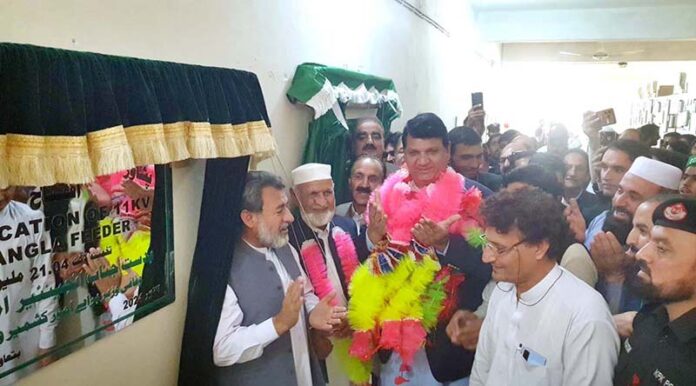 Engineer Amir Muqam, Minister for Kashmir Affairs & Gilgit-Baltistan and SAFRON inaugurating feeders at Khawazakhela Grid Station