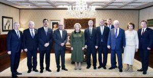 President Asif Ali Zardari in a group photo with the Russian Parliamentary delegation, at Aiwan-e-Sadr.