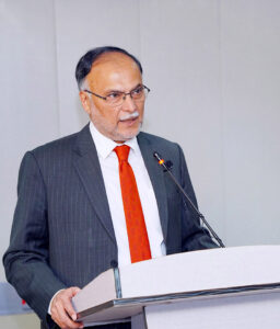 Federal Minister for Planning and Development, Ahsan Iqbal, pays tribute to Dr. Nadeem ul Haque at a farewell ceremony in honor of his retirement as Vice Chancellor of the Pakistan Institute of Development Economics (PIDE).