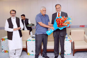 Federal Minister for Planning and Development, Ahsan Iqbal, pays tribute to Dr. Nadeem ul Haque at a farewell ceremony in honor of his retirement as Vice Chancellor of the Pakistan Institute of Development Economics (PIDE).