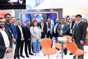 Ambassador Faisal Niaz Tirmizi, Pakistan’s Envoy in UAE along with visiting delegates from Pakistan and local students visitors standing in front of monument highlighting “Tech Destination Pakistan 2024” displayed at Dubai World Trade Centre.