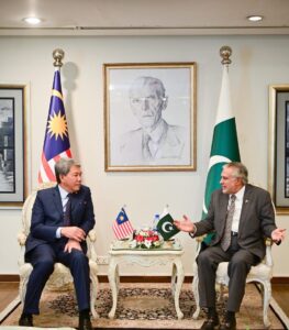 DPM/FM Dar, Malaysian counterpart discuss bilateral cooperation between two countries