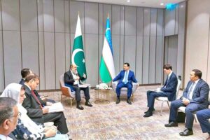 Pakistan's Minister for Commerce, Jam Kamal Khan, engages in discussions with Uzbekistan's Minister of Investment, Industry and Trade, Laziz Kudratov.