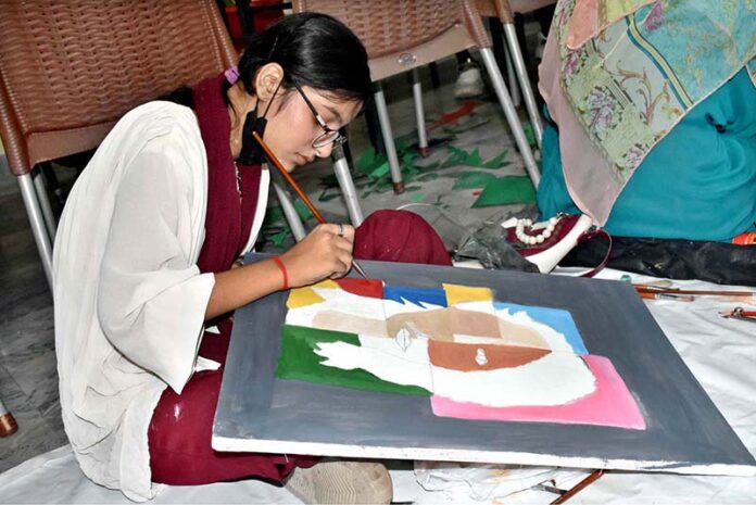 Students participating in arts and painting competition organized by University of Education and The Knowledge of Art Academy