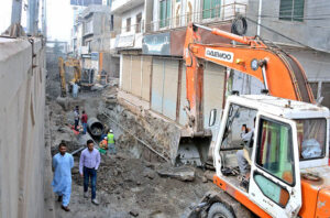 Workers are busy laying the main sewerage pipeline at Chungi No.08.