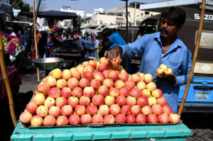 Vendor displaying apples to attract the customer at cloth market road