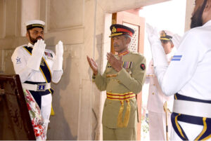 GOC Rao Imran Sartaj Major General offering Fateha after laying floral wreath during change of guard ceremony to pay homage to Allama Muhammad Iqbal on his 147 birth anniversary at Mazar-e-Iqbal