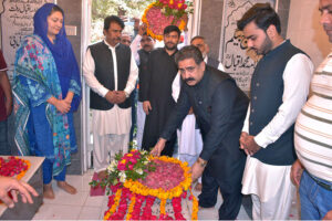 Deputy Commissioner Muhammad Zulqarnain Langriyal is laying floral wreaths on the graves of the parents of Allama Muhammad Iqbal