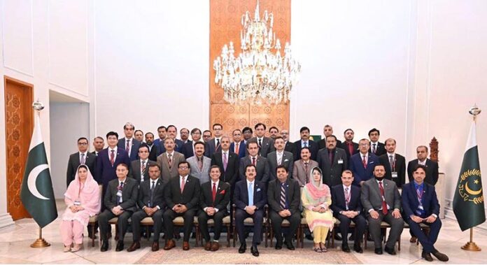 A delegation of the participants of the 36th Senior Management Course (SMC) from the National Institute of Public Administration (NIPA), Karachi called on the Acting President Syed Yousuf Raza Gillani, at Aiwan-e-Sadr