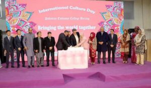 Ambassador of Pakistan to China H.E. Mr. Khalil Hashmi cutting cake to marking a milestone at the 55th anniversary celebration of Pakistan Embassy College, at the International Culture Day hosted by the college