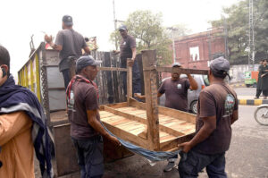 AC Shalamar Town Dr. Anam Fatima is supervising the anti-encroachment operation at Naulakha Chowk Empress Road