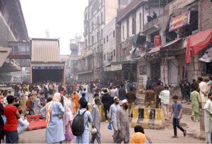 AC Shalamar Town Dr. Anam Fatima is supervising the anti-encroachment operation at Naulakha Chowk Empress Road