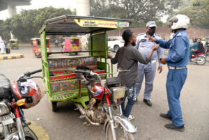 Traffic officials are preventing motorcycle rickshaws from plying on the road at Green Log Doan, Empress Road, Shimla Pahari due to increasing smog
