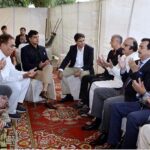 Acting President Syed Yousaf Raza Gillani offered condolences on the sad demise of Khalifa Syed Muhammad Hassan