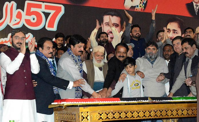 Governor Punjab Sardar Saleem Haider Khan cutting the cake during the 57th youm-e-tasees of Pakistan People’s Party