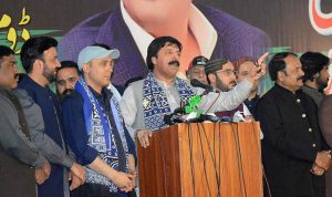 Governor Punjab Sardar Saleem Haider Khan cutting the cake during the 57th youm-e-tasees of Pakistan People’s Party