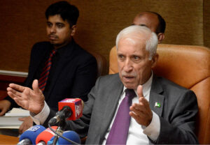 Federal Minister for Maritime Affairs Qaisar Ahmed Shaikh listening to problems of the people during 'Khuli Kachehri' at PNSC