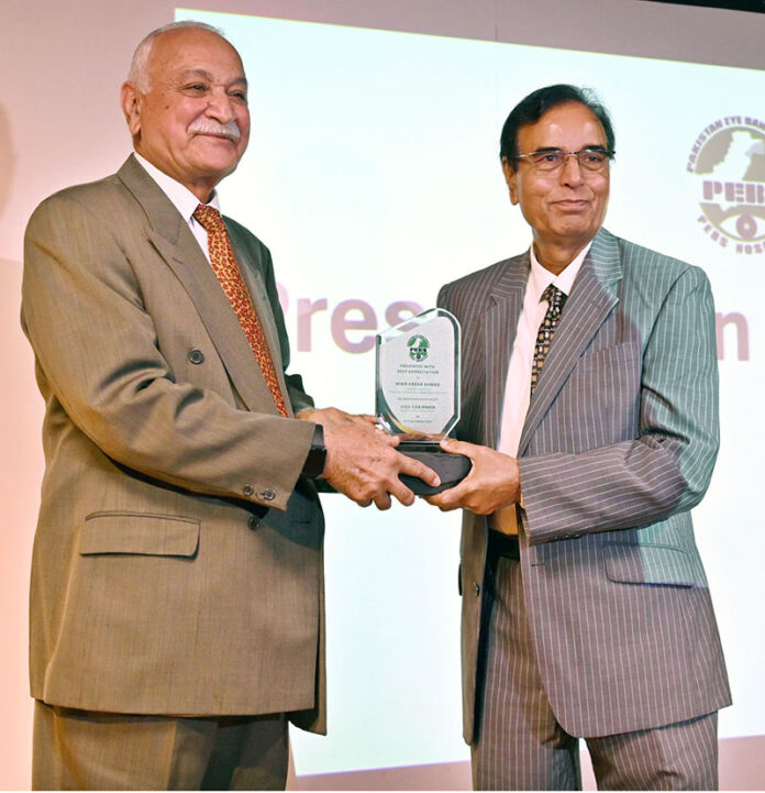 President of the Pakistan Eye Bank Society, Qazi Sajid Ali, presenting memento during celebrate the prestigious elevation of Mian Abrar Ahmed, Former President of the Karachi Chamber of Commerce and Industry, as Vice Chairman of the Businessman Group (KCCI) during ceremony