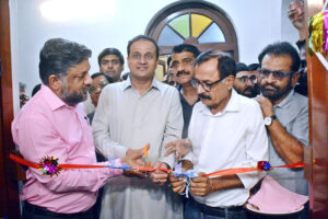 Karachi Mayor Barrister Murtaza Wahab inaugurates Karachi Corner in Karachi Press Club library.