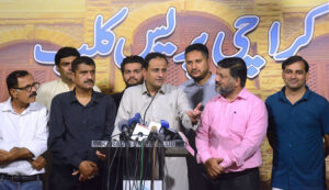 Karachi Mayor Barrister Murtaza Wahab inaugurates Karachi Corner in Karachi Press Club library.