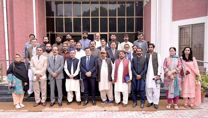 Managing Director Associated Press of Pakistan, Muhammad Asim Khichi and Vice Chancellor University of Sargodha Professor Dr. Qaiser Abbas in a group photo with the staffers after signing a Memorandum of Understanding (MoU) on behalf of their respective departments. The MoU aims at mutual collaboration including internships for university students at APP and holding joint training workshops