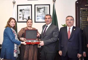 Coordinator to Prime Minister on Climate Change, Romina Khurshid Alam presenting a souvenir to Azerbaijan's Ambassador to Pakistan, Khazar Farhadov, during his visit to her office.