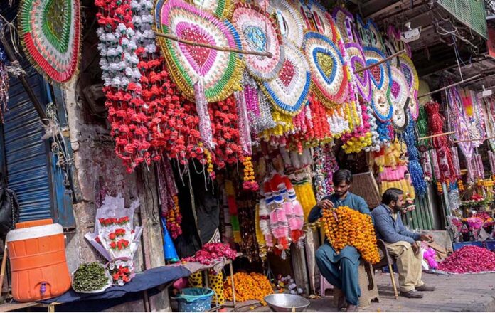 A vendor displaying currency garlands to attract the customers at Bagh Sardaran