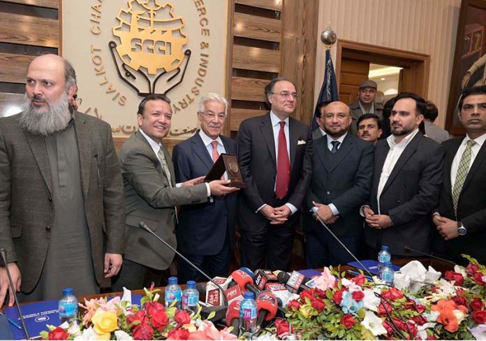 SCCI President presenting a souvenir to Defence Minister Khawaja Muhammad Asif during his visit to the Sialkot Chamber of Commerce and Industry, accompanied by and Finance Minister Senator Aurangzeb and Federal Minister for Commerce Jam Kamal